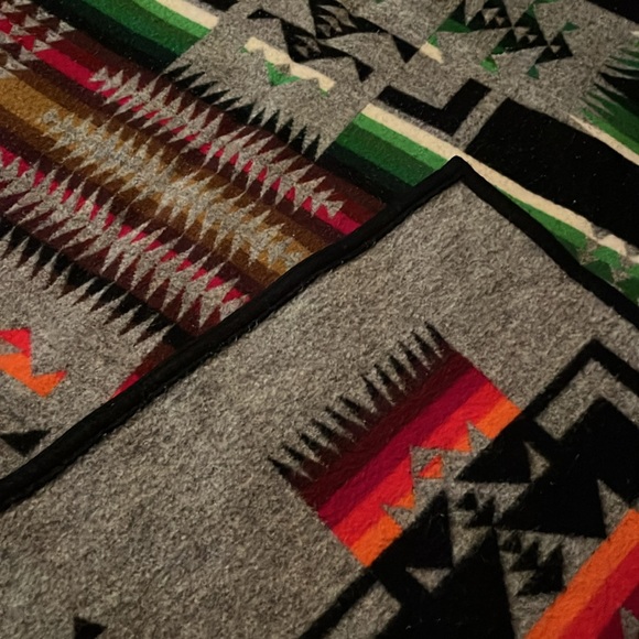 Vintage Pendleton Beaver State Aztec tribal print wool blanket 80 x 63 - Picture 7 of 11